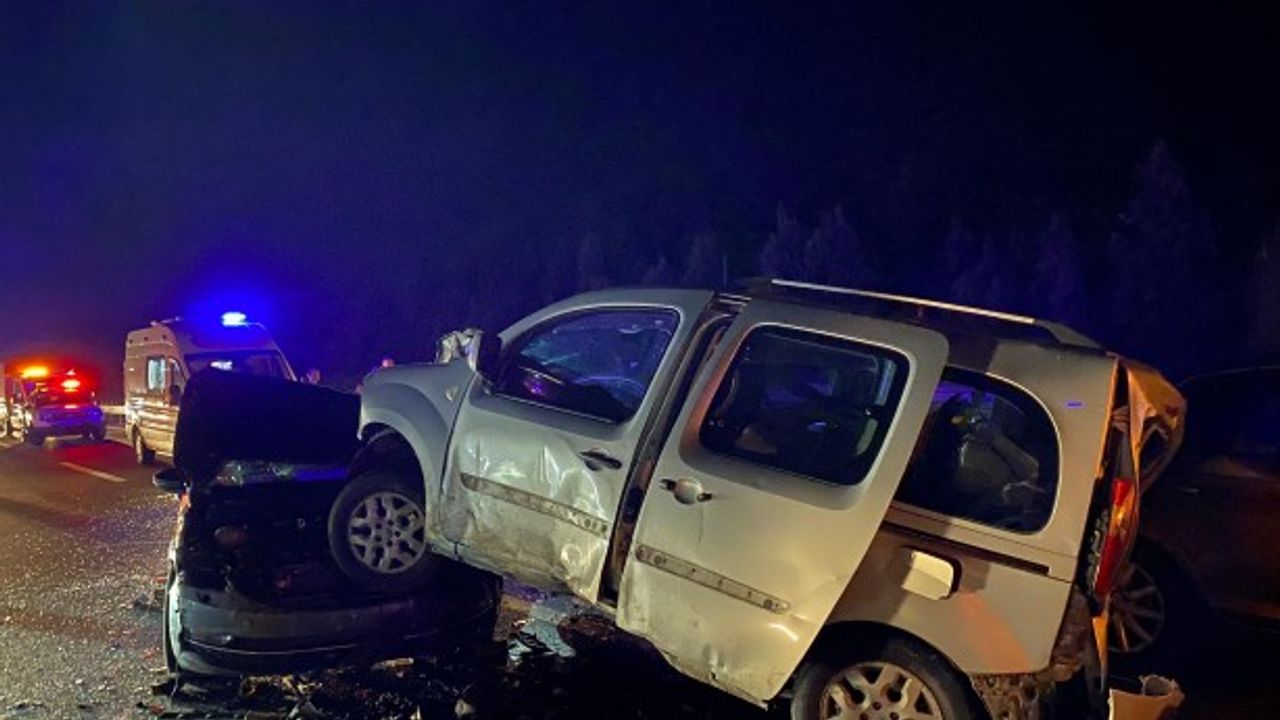 Anadolu Otoyolu'nda feci kaza! 11 araç birbirine girdi: 6 yaralı