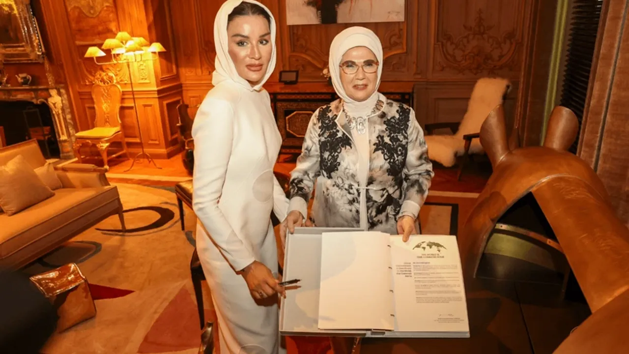 Emine Erdoğan Katar Emiri'nin annesi Şeyha Moza binti Nasır'la ile görüştü