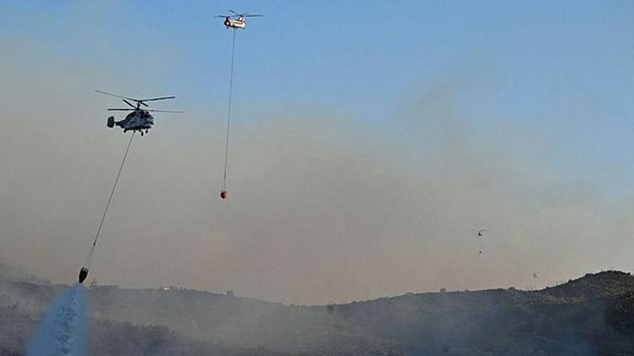 İzmir'de yangına müdahale eden bir helikopter baraja düştü