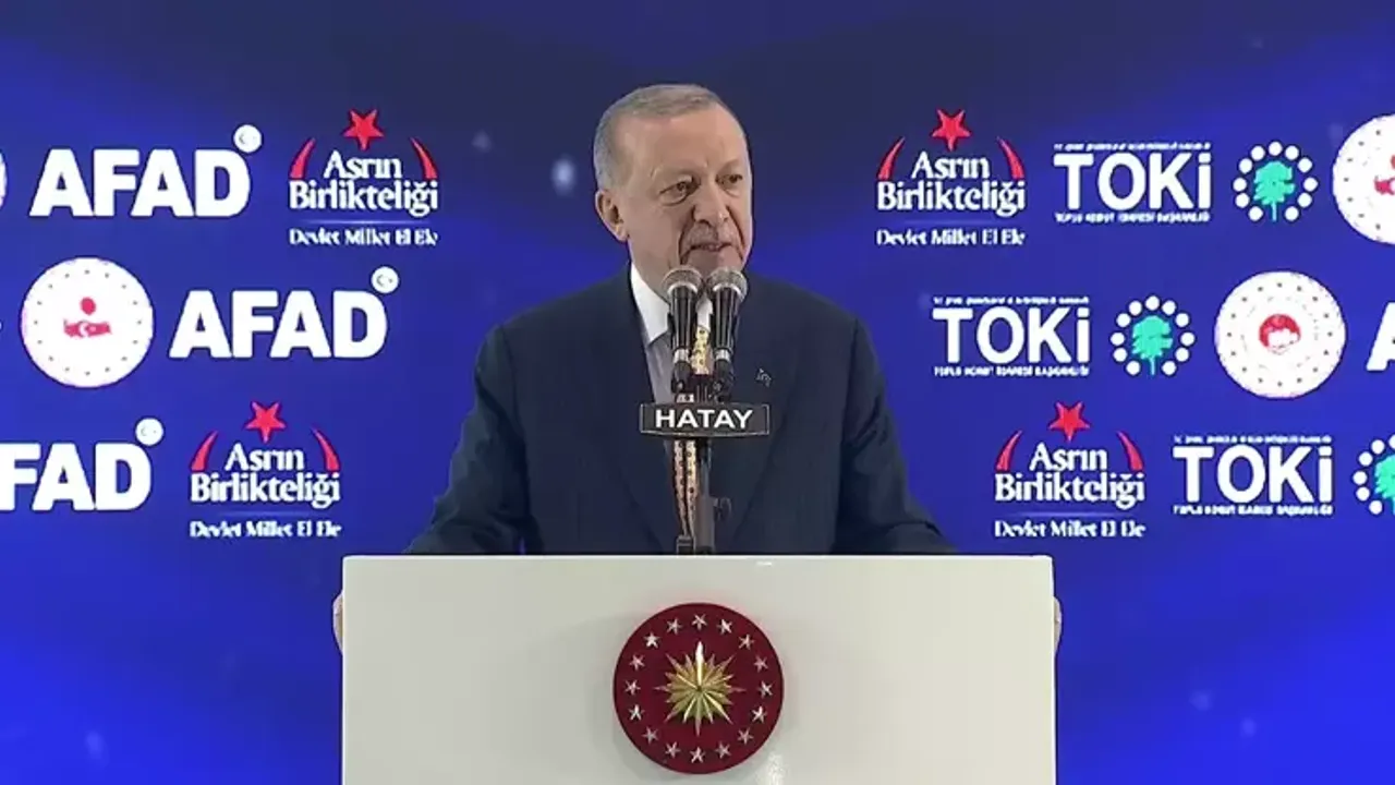 Cumhurbaşkanı Erdoğan, Hatay'da deprem konutlarını teslim etti! "Yıl sonuna kadar 200 bin evi teslim edeceğiz"
