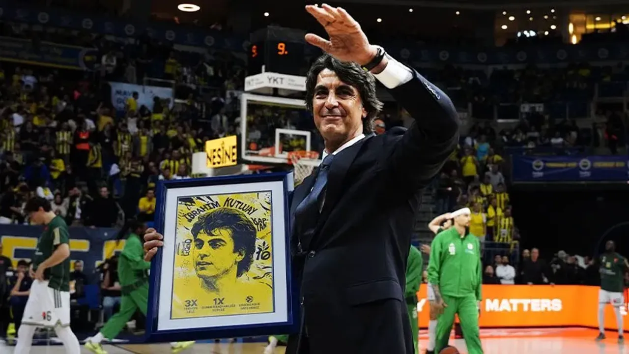 İbrahim Kutluay Fenerbahçe'de tarihe geçti: Ülker Arena'da duygusal tören -  "UHA"