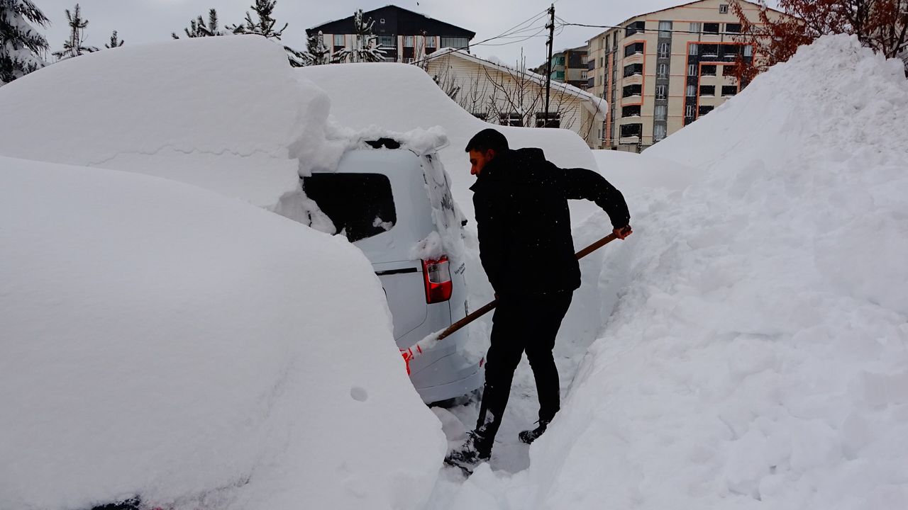 Bitlis’te Yağış Durdu, Termometreler Eksi 17’yi Gösterdi