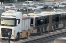 İstanbul'da Seyir Halindeki Metrobüs Yandı