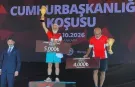 76 yaşında 10 kilometreyi 57 dakikada koşarak şampiyon oldu
