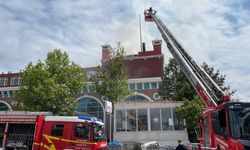 Ankara'da özel bir hastanenin çatısında yangın çıktı