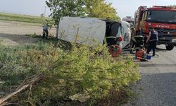 Karaman'da tarım işçilerini taşıyan minibüs devrildi: 16 yaralı