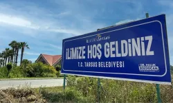 Tarsus ilçesi girişine 'İlimize hoş geldiniz' tabelaları asıldı