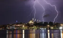 İstanbul'da şimşek ve gök gürültüsü etkili oldu