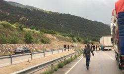 Yağış nedeniyle Taşova-Amasya kara yolu ulaşıma kapandı