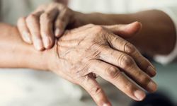 Yıllarca Sinsi Seyreden Hastalık: “Parkinson” Tehlikede Misiniz?