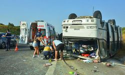 Manisa'da Tarım İşçilerinin Taşındığı Midibüs ile Otomobil Çarpıştı: 30 Yaralı