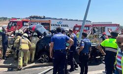 Sancaktepe'de lastiği patlayan TIR cipe çarptı; 5 yaralı