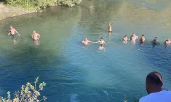 Tunceli'de serinlemek için çaya giren iki arkadaş akıntıya kapıldı, biri boğuldu