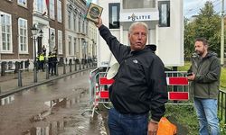 Hollanda'da Türk Büyükelçiliği önünde Kur'an-ı Kerim'e saldırı