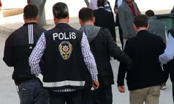 İzmir'de zehir tacirleri polisten kaçamadı! 11 adrese eş zamanlı operasyon düzenlendi