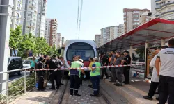 Kayseri'de bariyerleri atlayarak tramvaya binmek isteyen çocuk tramvayın altında kaldı!