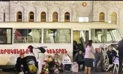 Tarihe kare! Karabağ'dan Ermenileri taşıyan son otobüs kalktı