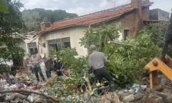 Belediye ekipleri temizleye temizleye bitiremedi