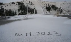 Bolu’nun Kartalkaya Kayak Merkezi’ne mevsimin ilk karı yağdı