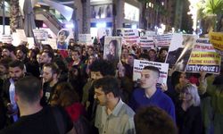 İzmir'de öğrenciler KYK yurtlarındaki ihmalleri ve barınma sorununu protesto etti