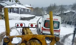 Karabük'te hasta almaya giden ambulans kapanan yolda mahsur kaldı