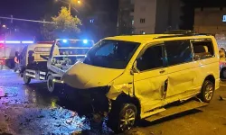 Mardin'de hafif ticari araç ile otomobil kafa kafaya çarpıştı: 2'si ağır 6 yaralı
