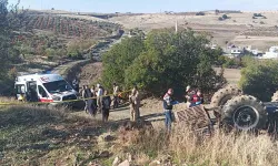 Kilis'te traktör devrildi:1 ölü