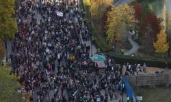 Londra'da on binlerce kişi 5. kez Filistin'e destek için sokaklarda