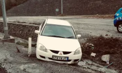 Zonguldak'ta yağış sebebiyle kontrolden çıkan araç kanala düştü