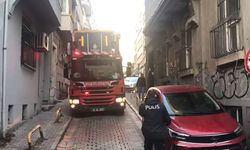 Beyoğlu’nda bina girişinde bir kişinin cansız bedeni bulundu