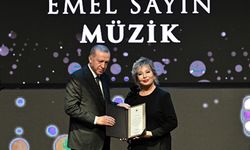 Emel Sayın: "60 yılını sanata adamış bir sanatçı olarak gurur ve onur duyuyorum"