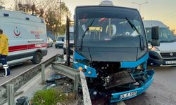 Gebze'de yolcu minibüsü bariyere çarptı: 15 yaralı
