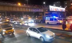 Kadıköy'de bir kişi üst geçitten atladı