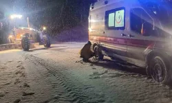 Kar nedeniyle köyde mahsur kalan hasta uzun uğraşlar sonucu hastaneye kaldırıldı