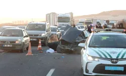 Ankara'da otomobil kamyona çarptı; 1 ölü, 4 yaralı