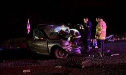 İki otomobil kafa kafaya çarpıştı: 2 ölü, 3 ağır yaralı