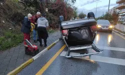 Kediye çarpmamak için manevra yaptığı otomobiliyle takla attı