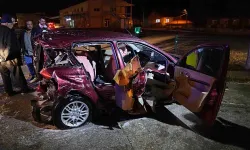 Trafik ışıklarında feci kaza: 3'ü ağır 6 yaralı