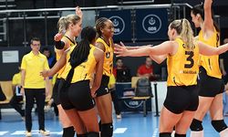 VakıfBank galibiyetle başladı