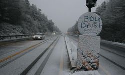 Bolu Dağı’nda aralıklarla kar yağışı etkili oluyor