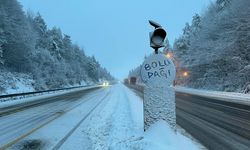 Bolu Dağı’nda yoğun kar nedeniyle ağır taşıtlara geçiş kapatıldı