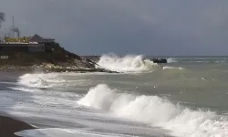 Düzce'de dalgaların boyu 4 metreye ulaştı!
