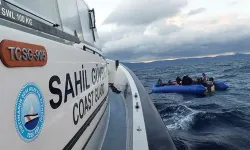 Çanakkale açıklarında botları arızalanan 38 düzensiz göçmen kurtarıldı