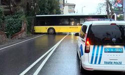 Beşiktaş'ta İETT otobüsü duvara çarptı: Yaralılar var