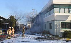 İzmir'de kozmetik ürünleri deposunda yangın: 1 işçi yaşamını yitirdi