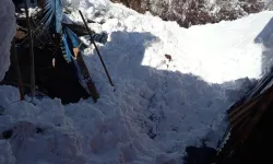Ardahan'da kar faciası! Çöken çatının altında kaldı, yaşamını yitirdi!