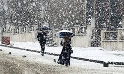 Balkanlardan geldi, İstanbul'un kapısına dayandı! Lapa lapa kar yağdı