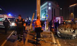 Zeytinburnu'nda iki otomobil çarpıştı: 1’i ağır 4 yaralı