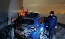 Iğdır’da feci kaza: Karlı yolda kayan otomobil TIR'a çarptı: 1 ölü, 1 yaralı