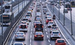 İstanbul'da haftanın ilk iş günü trafik kilitlendi